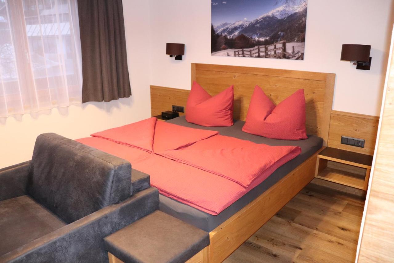 Haus Alpenflora Apartamento Flirsch Exterior foto