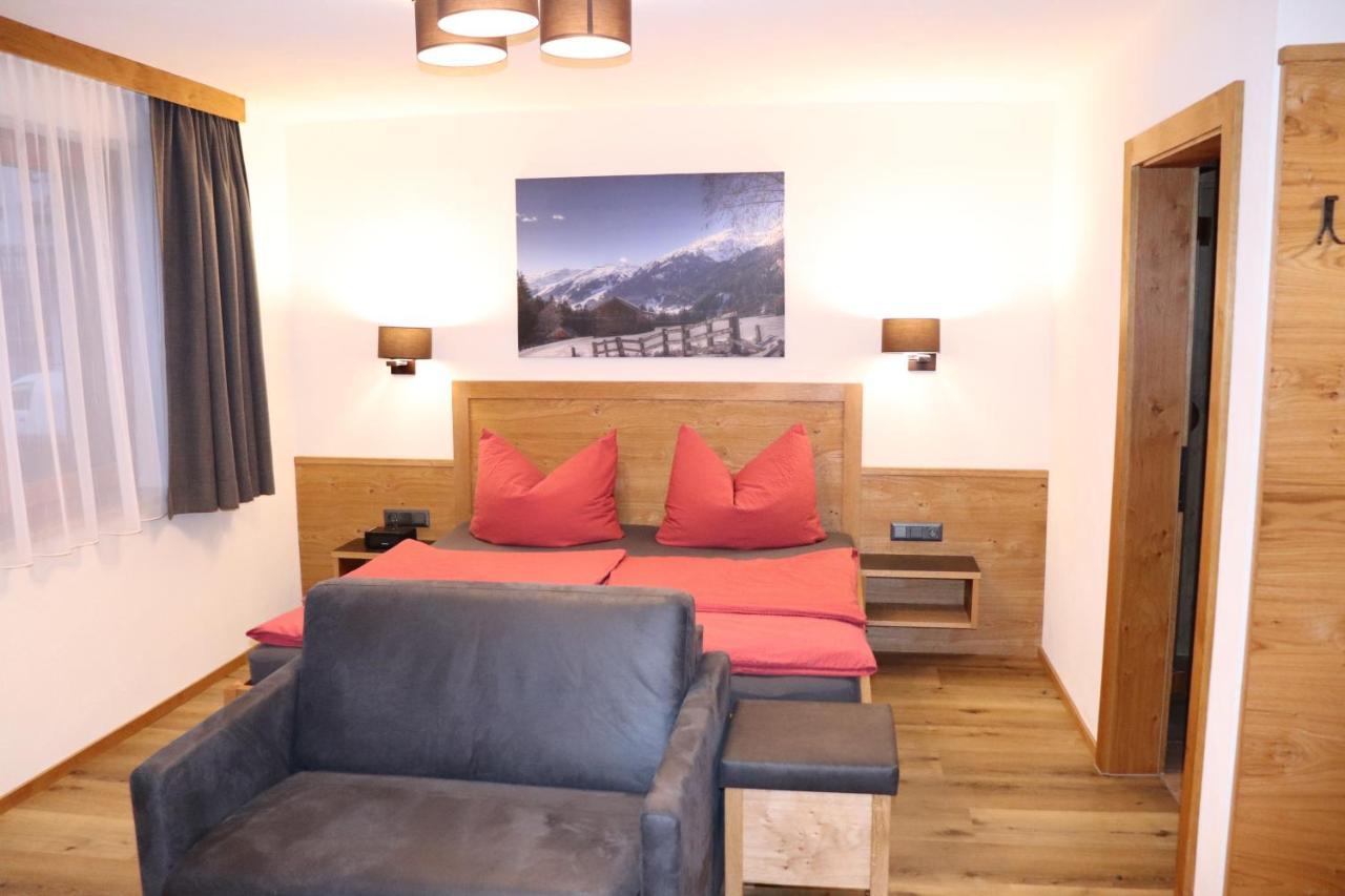 Haus Alpenflora Apartamento Flirsch Exterior foto