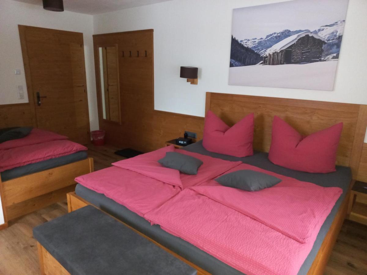 Haus Alpenflora Apartamento Flirsch Exterior foto