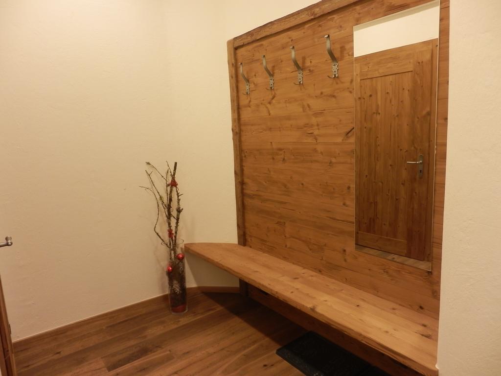 Haus Alpenflora Apartamento Flirsch Exterior foto