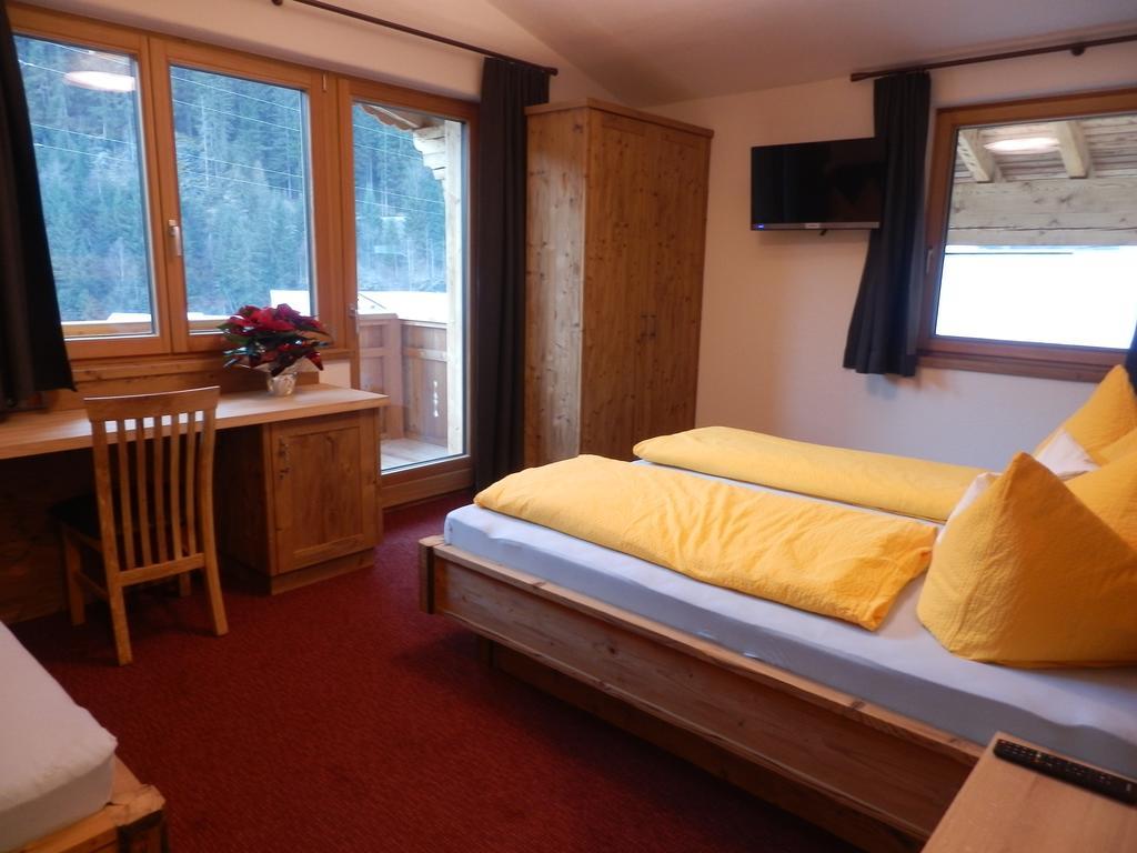 Haus Alpenflora Apartamento Flirsch Exterior foto