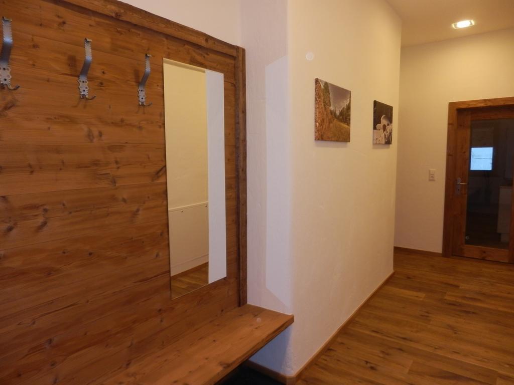 Haus Alpenflora Apartamento Flirsch Exterior foto