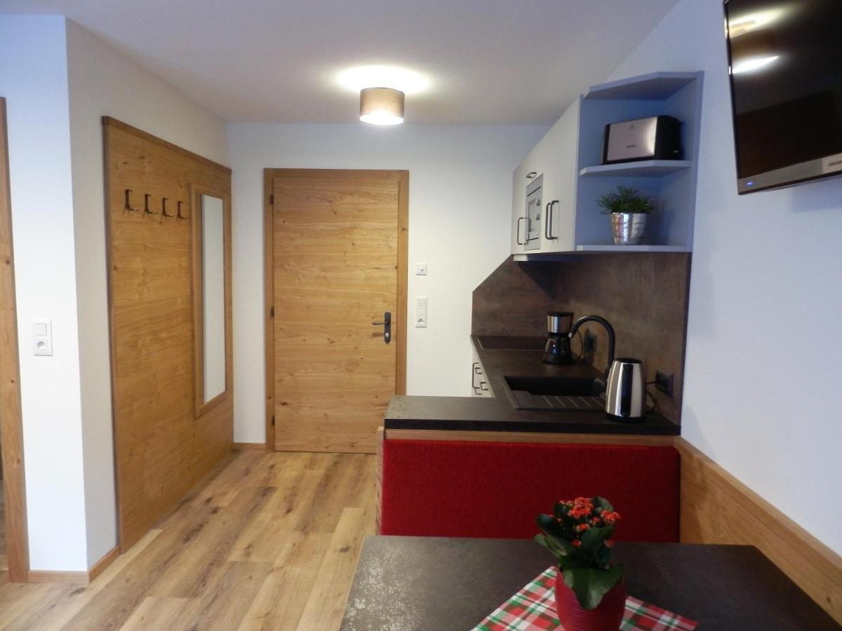 Haus Alpenflora Apartamento Flirsch Exterior foto