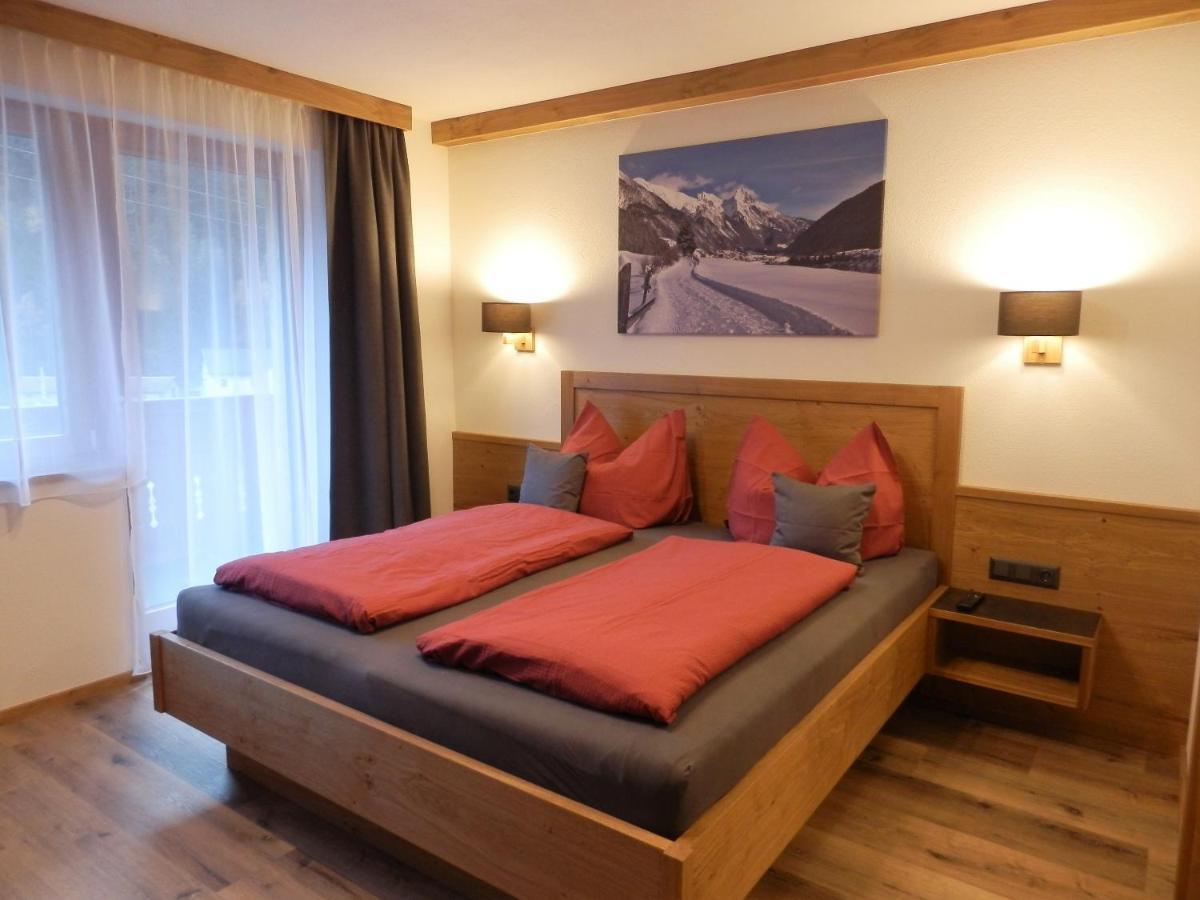 Haus Alpenflora Apartamento Flirsch Exterior foto